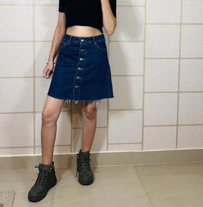 Front button skirt